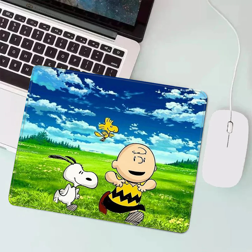 Cute Anime Snoopys Gaming Mouse Pad XS Small Mousepad For PC Gamer Desktop Decoration Office Mouse Mat Deskmat Rug