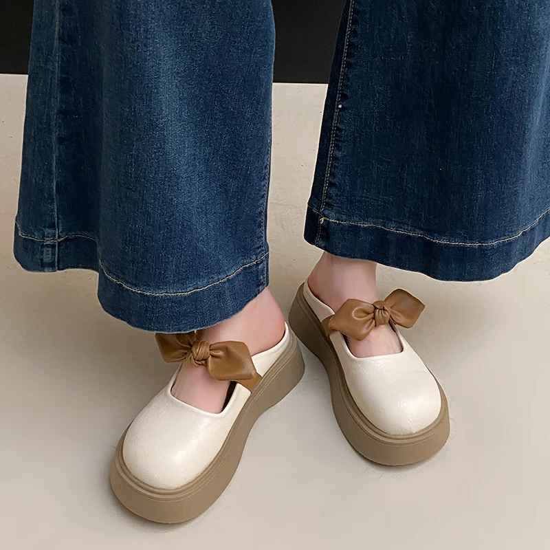 

2025 НОВЫЕ модные и простые стильные полутапочки с жемчугом, женская уличная одежда, весна-лето, новые сандалии на толстой подошве, обувь