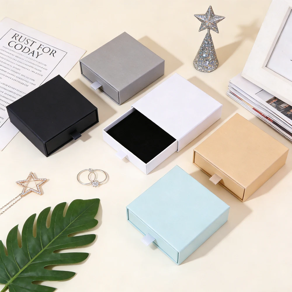 

5 шт., белый бумажный ящик, коробка 8x8X2,5 см, маленькие шкатулки для драгоценностей, шикарные серьги, кольцо, ожерелье, упаковка, оптовый картонный чехол, свадебный подарок
