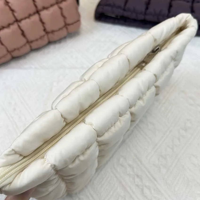 New Puffy Makeup Bag Travel Puffer Toiletry Zipper Pouch Soft Cosmetic Bag Large Capacity Waterproof Fluffy Pouch