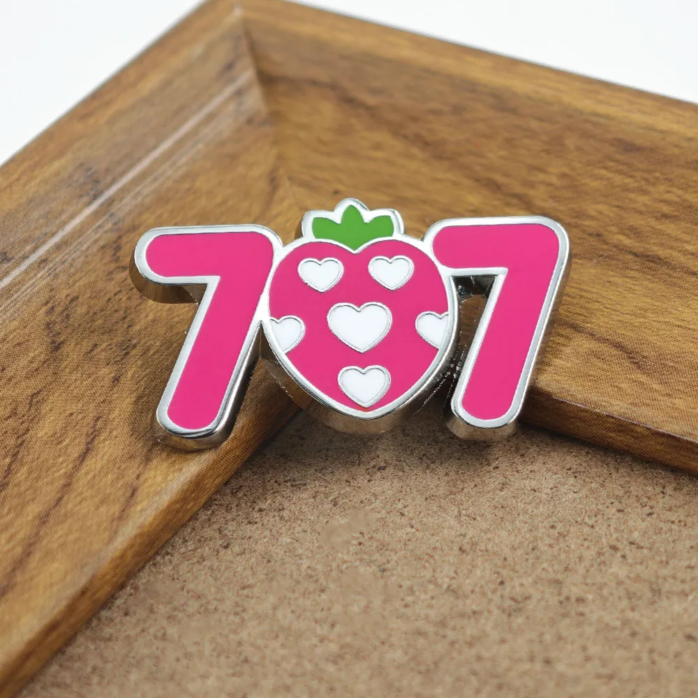 Anime NANA Brosche Zimmer 707 Rosa Erdbeer-Metallabzeichen Yazawa Ai Emaille-Pin Kawaii Mädchen Schmuck Fan-Geschenk – Detail 11