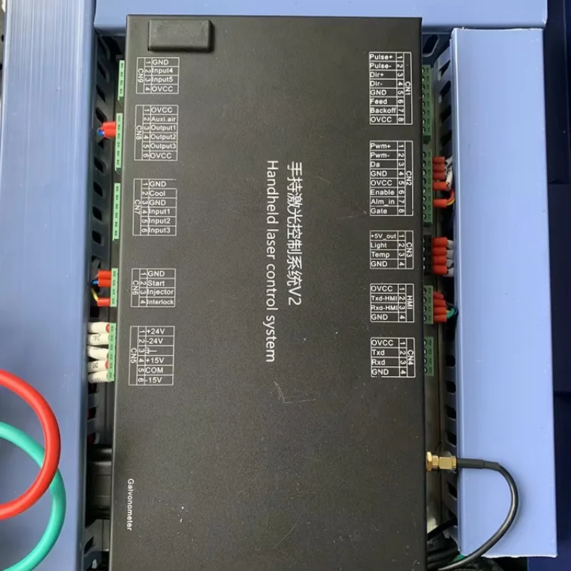 Pulitore laser a impulsi portatile Vernice per superfici antiruggine di metallo Mini pulizia laser Macchina per la pulizia laser con zaino da 50 W