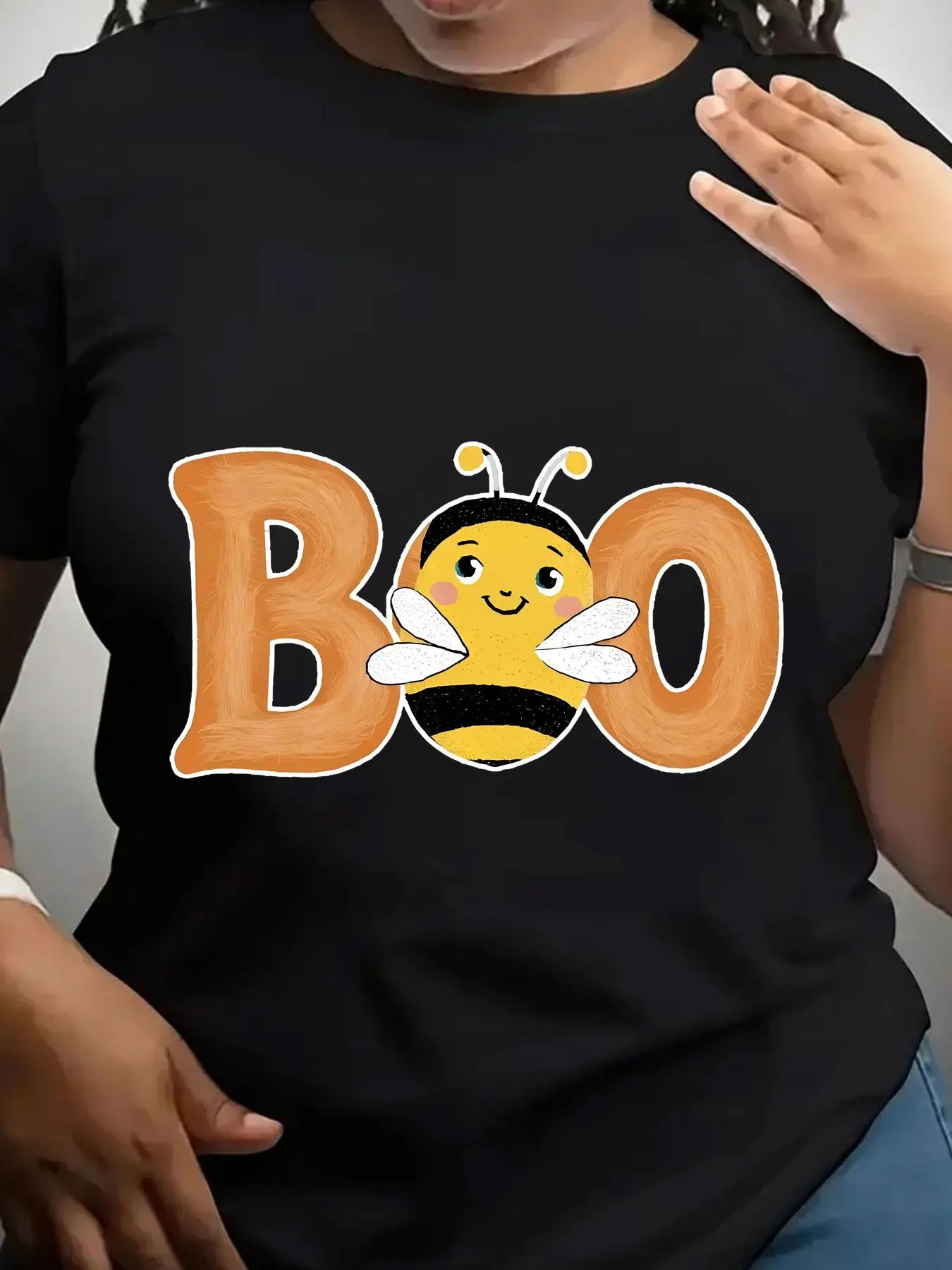 Women's Trendy Crew Neck T-Shirt Bee Boo Halloween Shirt Design Suitable for Casual Sportswear