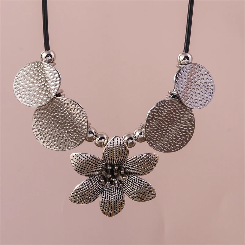 Ethnische Blumen-Halskette aus Legierung für Frauen, Choker-Halskette, Mädchen-Party-Festival-Schmuck-Dekoration – Detail 3