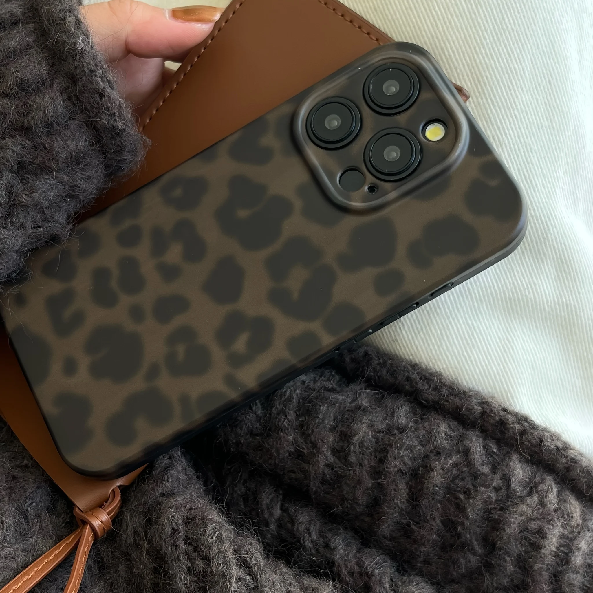 

Retro Artistic Matte Gray-Brown Leopard Case for Iphone 11, 12, 13, 14, 15, 16 Pro Max Plus with 17 Pro Max and 17 Handy Cover