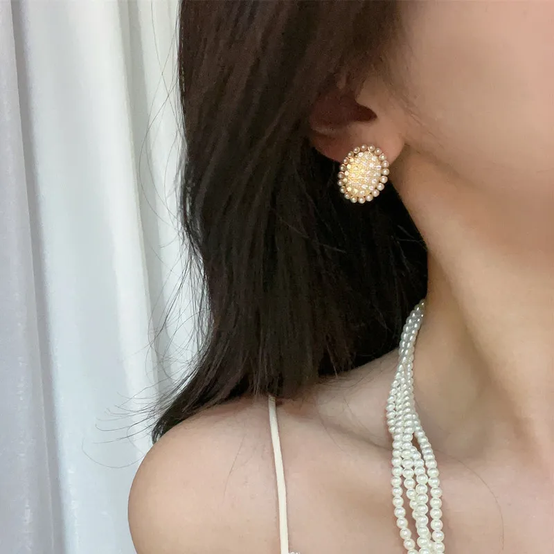 New fashion niche design temperament retro harbour style delicate geometric oval pearl earrings