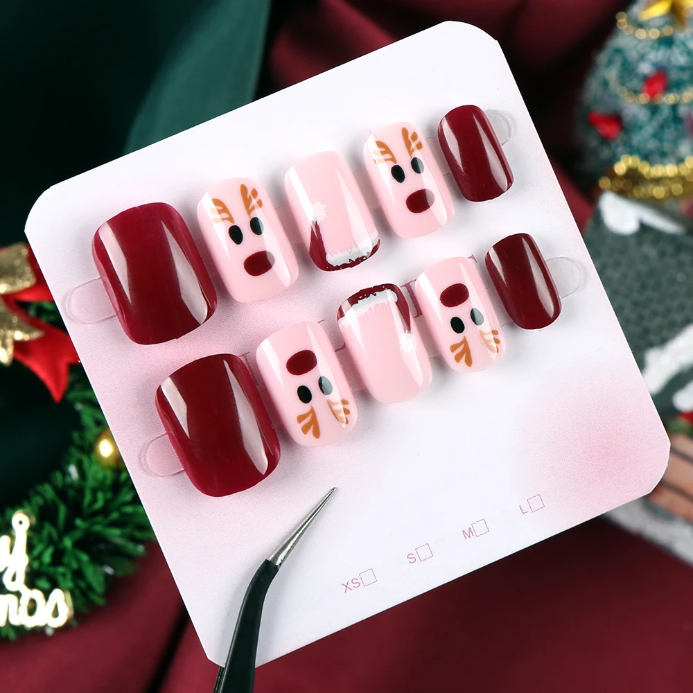 قبعة عيد الميلاد الحمراء والغزلان الصغيرة الأظافر المزيفة ، فن الأظافر القصير اللطيف ، الضغط الاصطناعي على الأظافر ، أظافر عيد الميلاد DIY ، 24 *