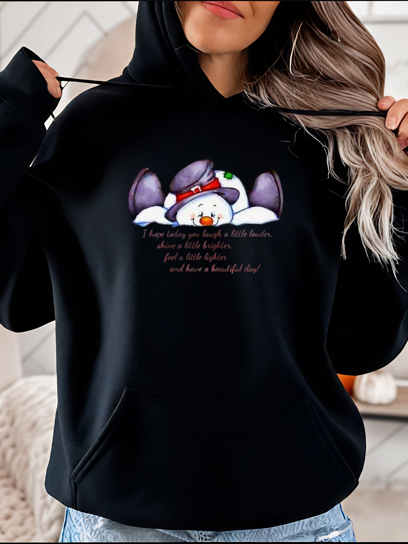 

Толстовка с принтом снеговика в повседневном зимнем стиле с вдохновляющей цитатой для женщин, уютная уличная одежда