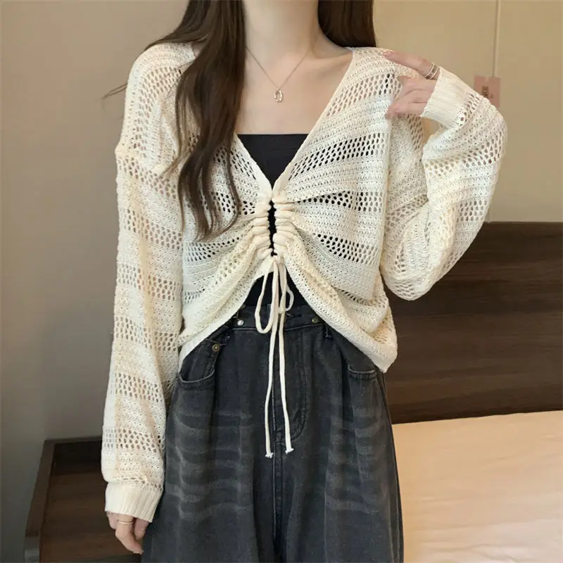 Vintage Hollow Out topy odzież damska sznurek z długim rękawem cienki dekolt w serek koszulka z dzianiny moda codzienna wiosenny letni top