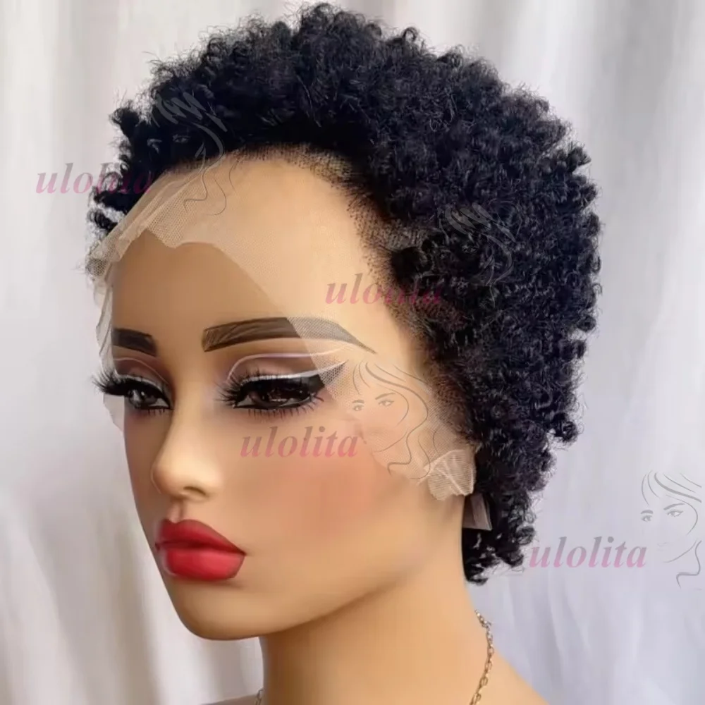 Premium 13x4 Lace Front Kurze Caterpillar Lockige Echthaarperücke in Naturfarbe aus brasilianischem Remy-Haar, geeignet für den täglichen Gebrauch von Frauen. – Detail 2