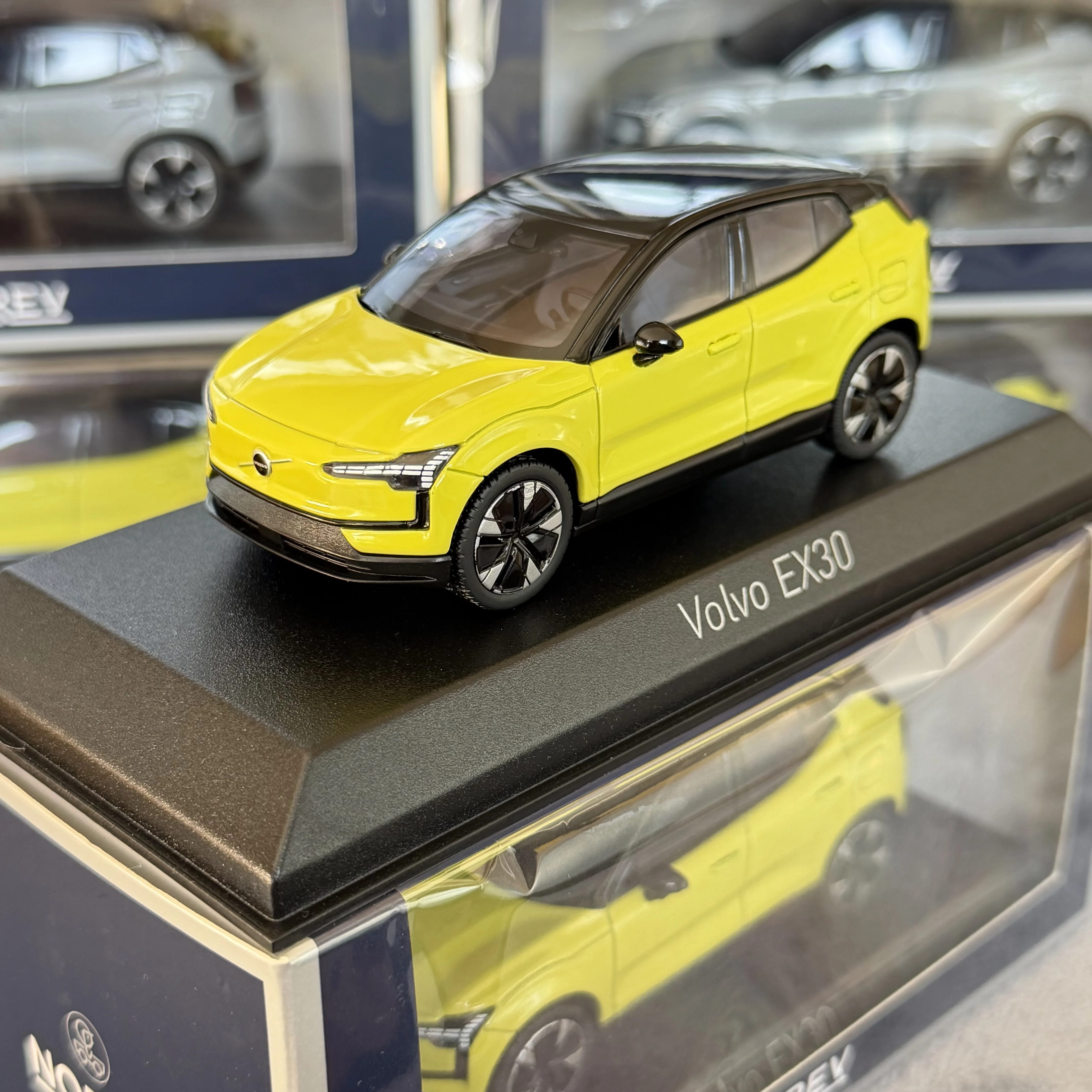 Diecast Norev 1:43 Scale Ex30 New Energy Model Bright Yellow Alloy Car Model