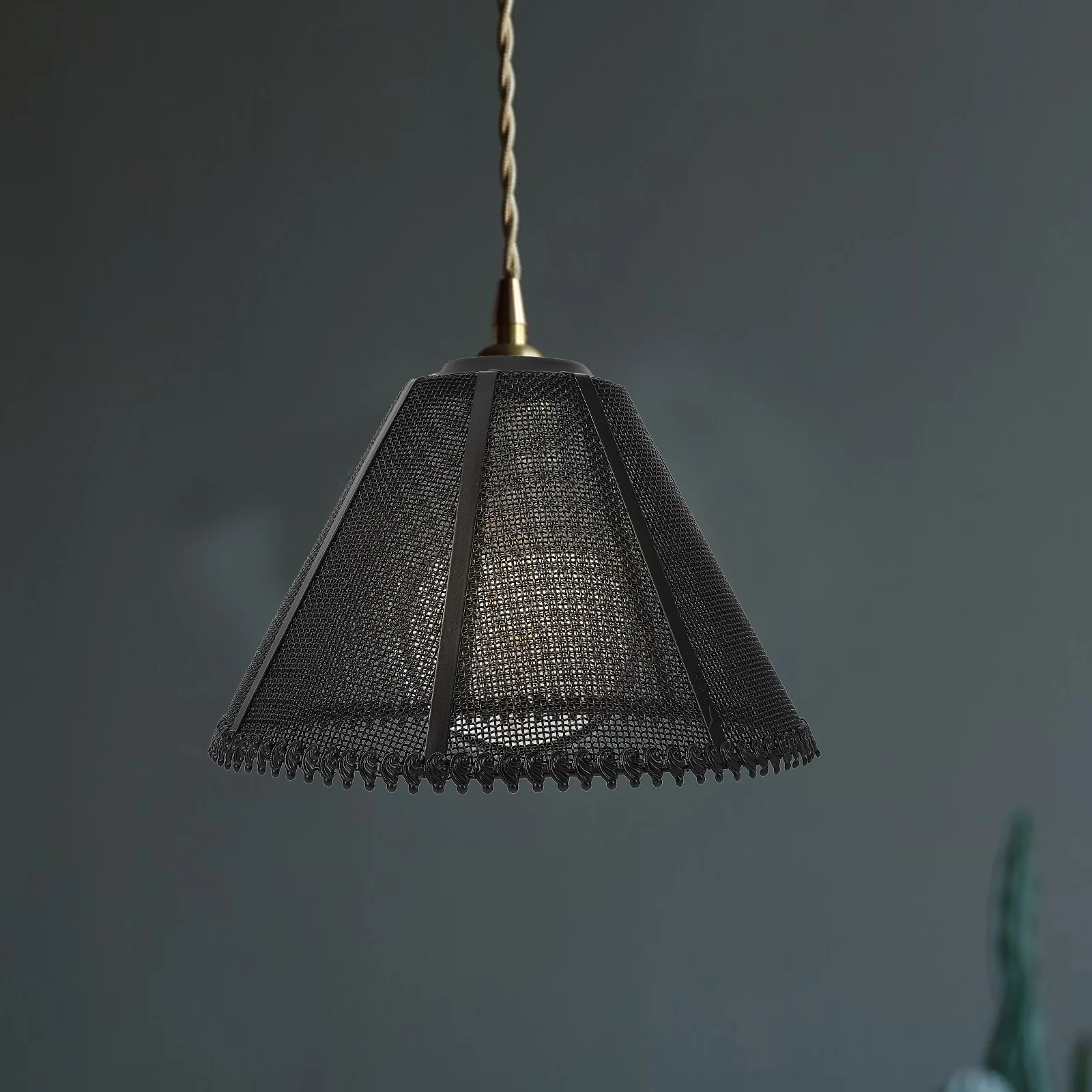 

Iron Lampshade Hollow Pendant Lamp Shade Metal Light Cover Replacement Decorative Mesh Shade for Bar Restaurant Modern Retro