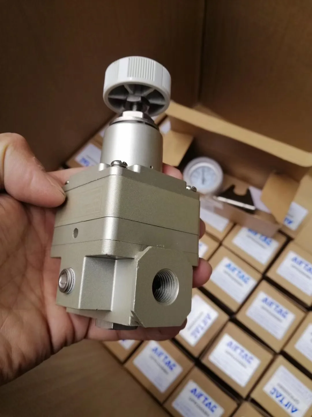 Original AIRTAC Precision pressure reducing valve pressure regulating valve GPR40015/GPR20006/GPR30008H-M-L in stock GPR