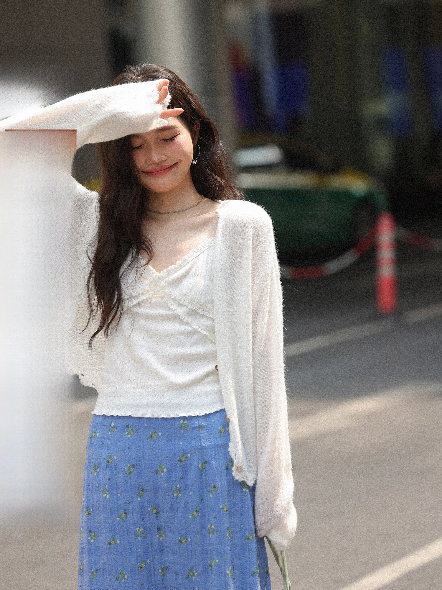 

Белый вязаный кардиган женский летний 2026: новинка в корейском стиле, тонкий, на бретельках, свободный крой, однотонный