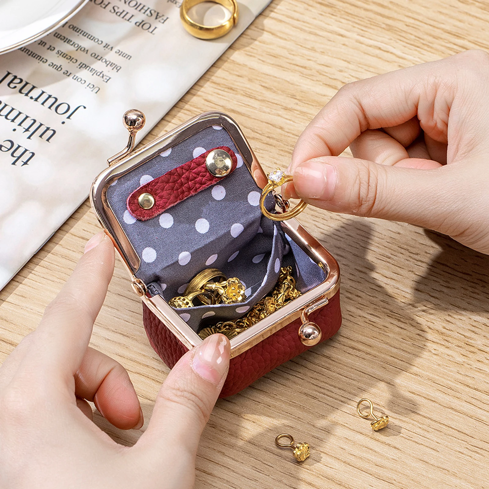 Coin Purse Small Jewelry Bag Faux Leather Golden Clip Closure Earrings Rings Necklace Organizer Retro Compact Jewelry Case