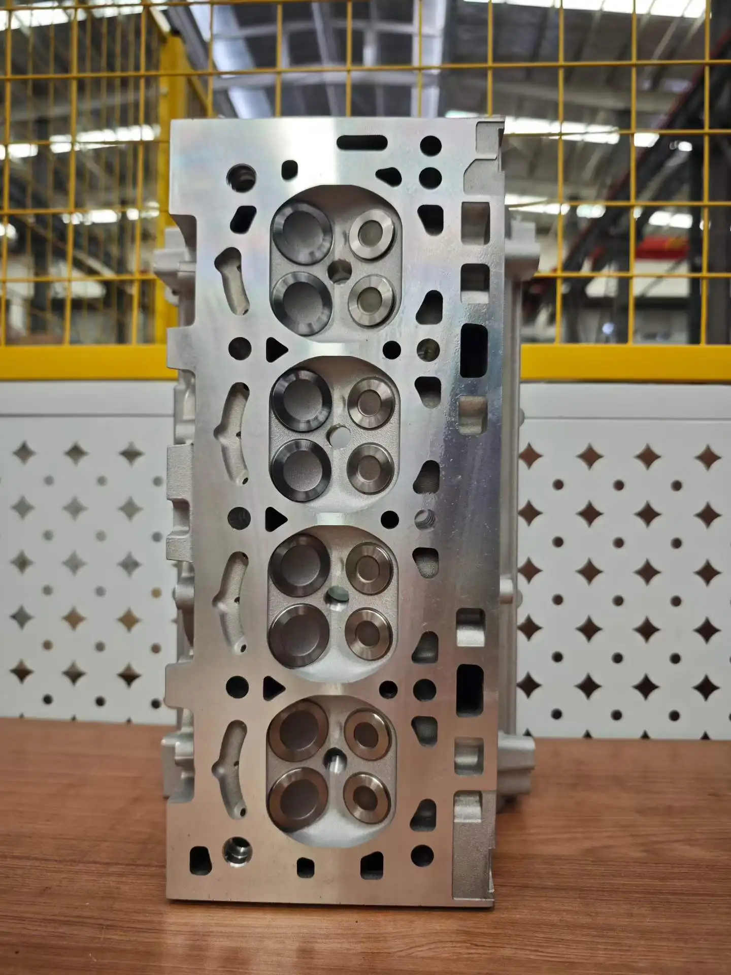 Auto Parts TU5JP4 Complete Cylinder Head OE 9656769580 9636076010 9611196210 for Peugeot