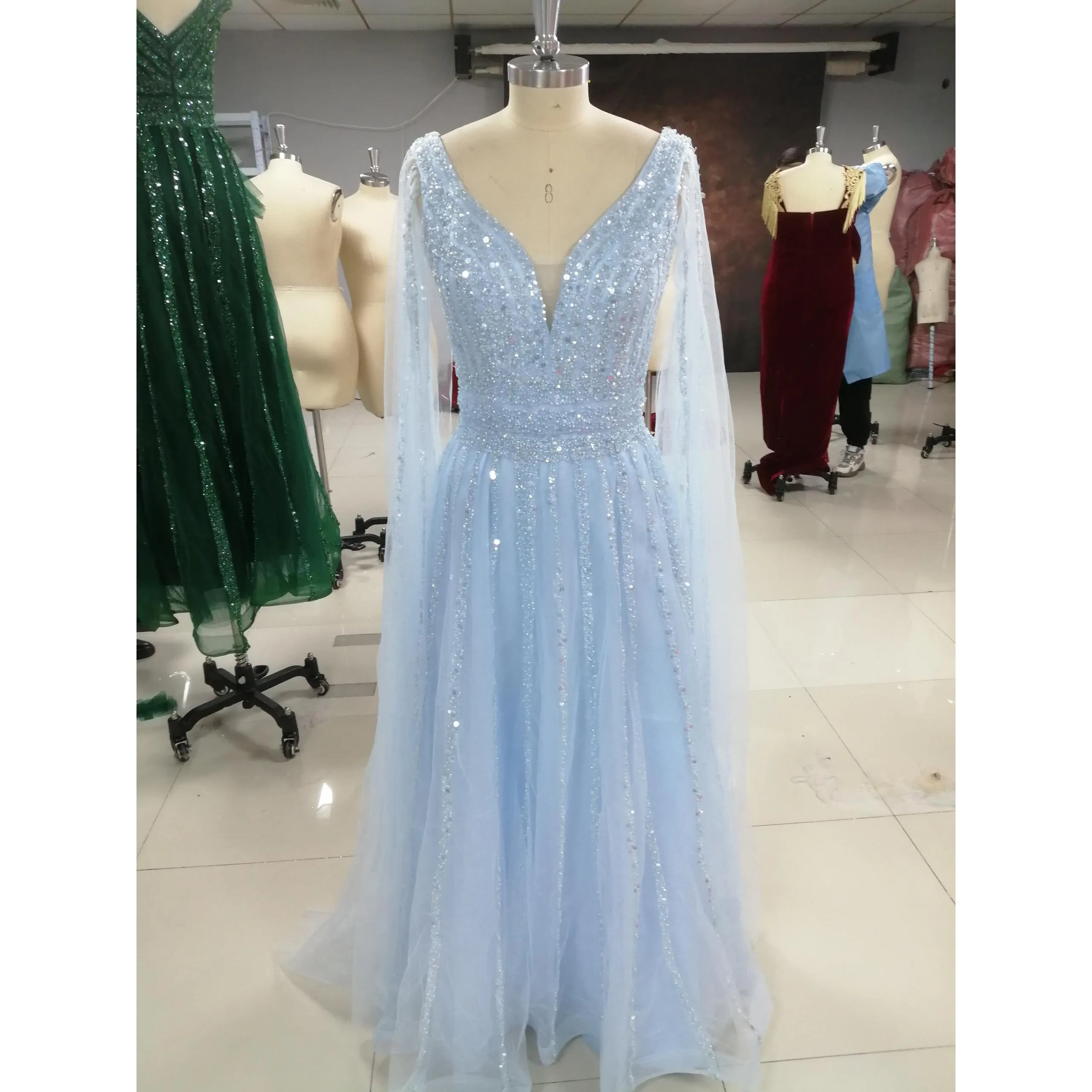 Light Blue A Line Shinning V Neck Evening Dresses Wedding Party Luxury Sequined Formal Prom Dress Dubai Party Gown Customized