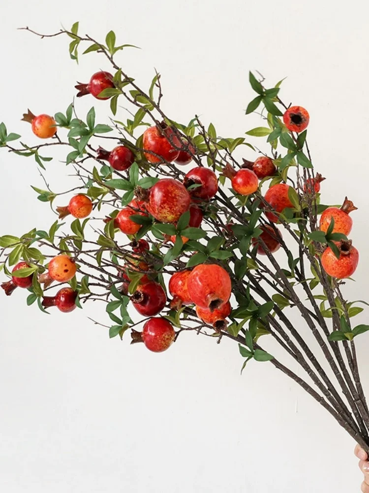 3 Stück lebensechte künstliche Granatapfelblüten mit 6 Früchten, künstlicher Granatapfel, langer Zweig mit grünen Blättern, Raumdekoration für Hochzeiten – Detail 2