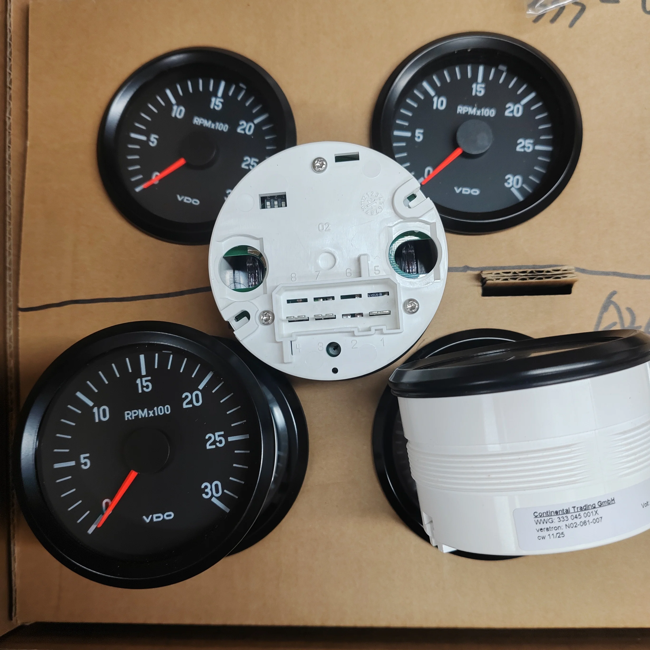TLF Genuine VDO Tachometer 333 045 001X Cockpit International Tachometer 3.000 RPM 80mm 24V 333045001