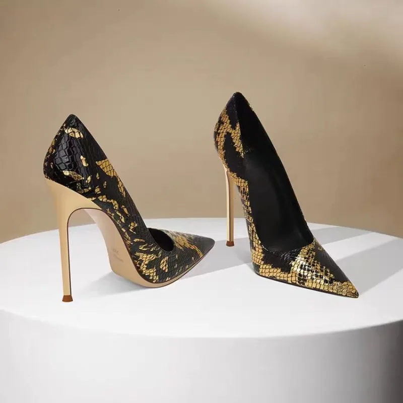 Sexy Schwarze & Goldene Schlangenleder-Optik Spitze Stiletto-Pumps Extrem Hohe Glamouröse Metallische Absätze für Abendveranstaltungen