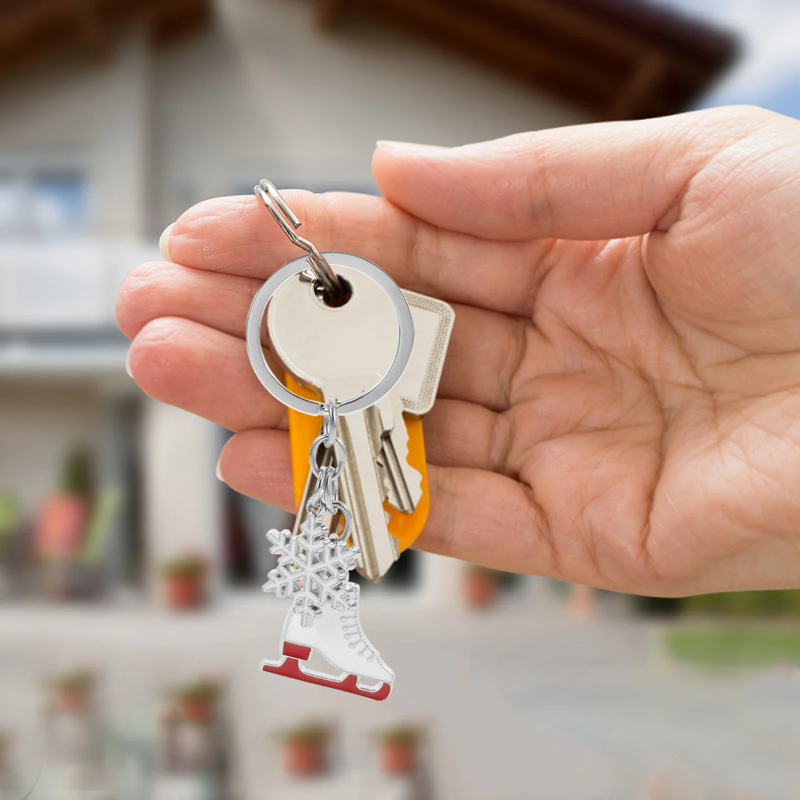 

2pcs Ice Skating Keychain Cute Snowflake Design Multi-Functional Bag Charm Handbag Purse Accessory Car Key Ring Decor Roller