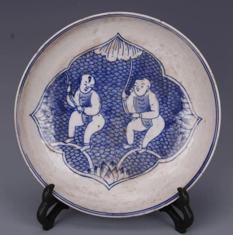 Chinese Old Blue and White Two children play Figure Pattern Porcelain Plate view 2