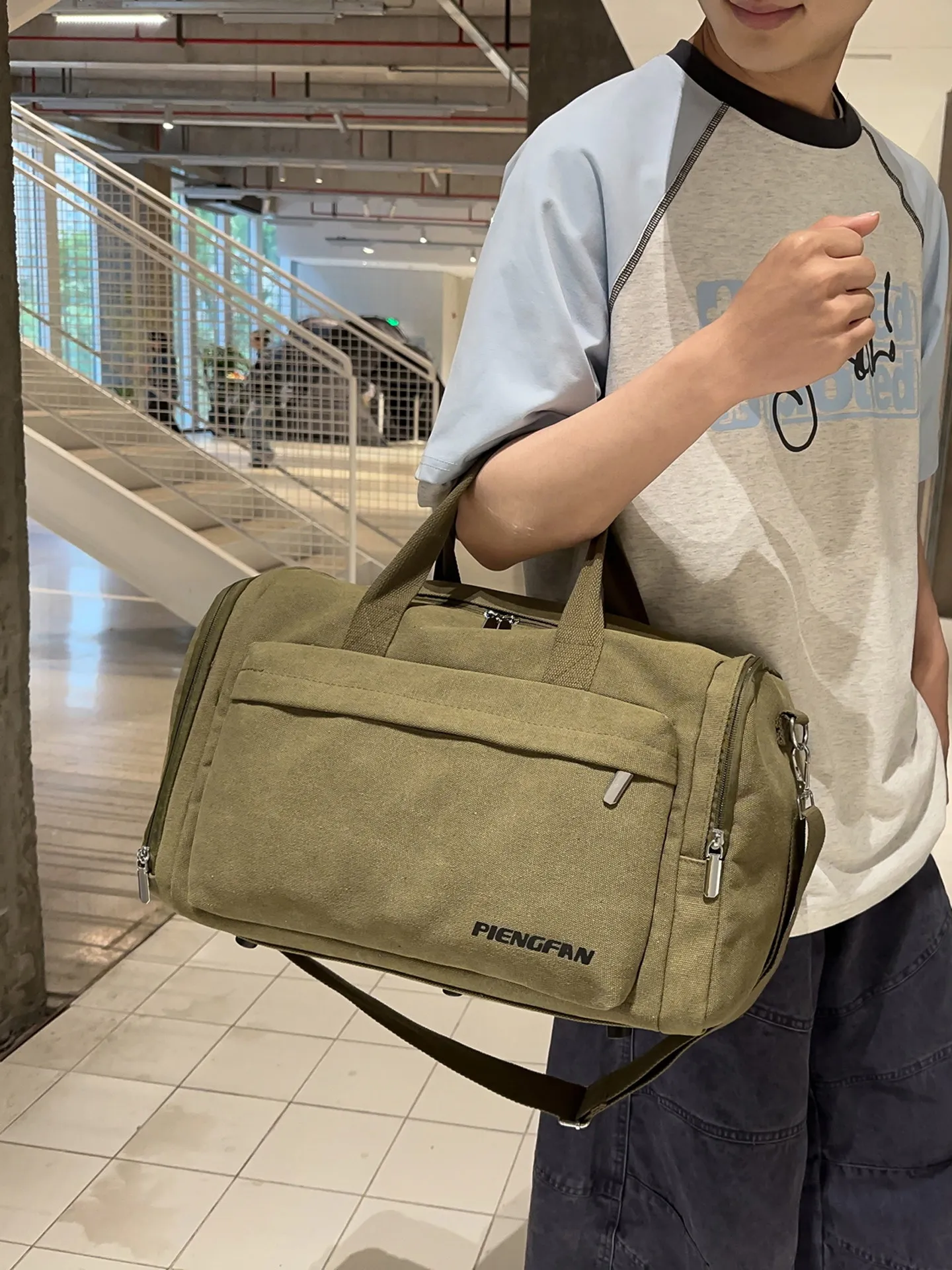 カジュアルキャンバストラベルバッグマルチポケット収納ユニセックスハンドバッグフィットネススポーツ荷物収納バッグシングルショルダー斜め掛け