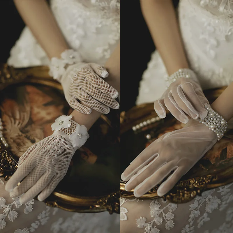 Robe de mariée en satin blanc, gants courts et élégants, gants de patients en maille, dentelle, doigt de plume, nœud de perle de pétale, nouveau