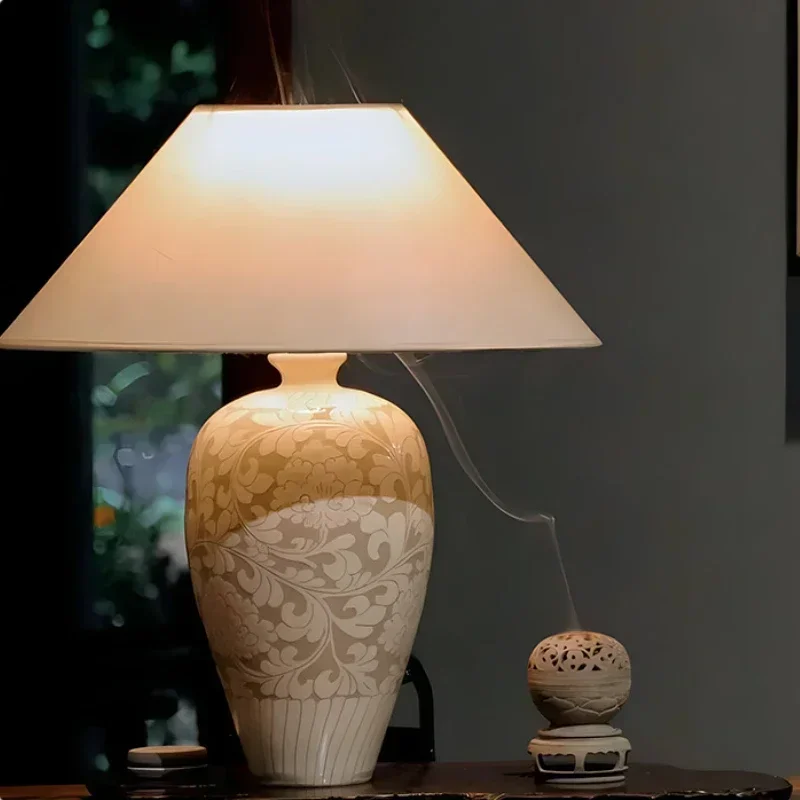 

SANDYHA Retro Ceramic Floor Lamp Elegant Design for Bedroom Living Room Dining Table Soft Fabric Lampshade Unique Home