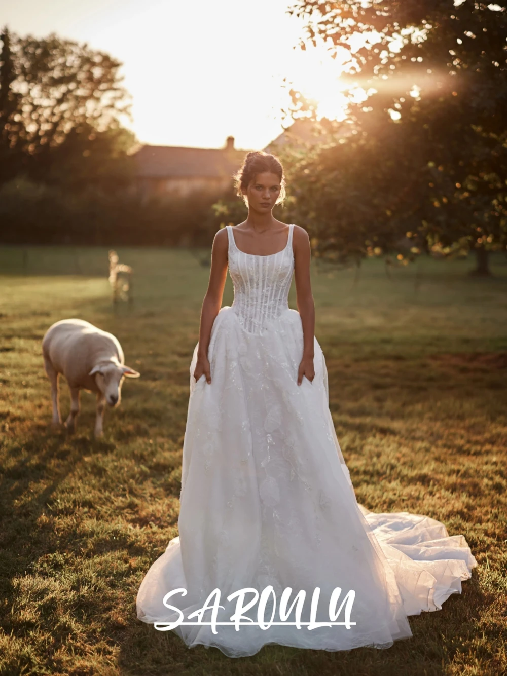 

SAROULU New Arrival Fairy Pastoral Square Neck Corset Wedding Dress Glitter Appliques Beaded Lace Bridal Dresses With Train