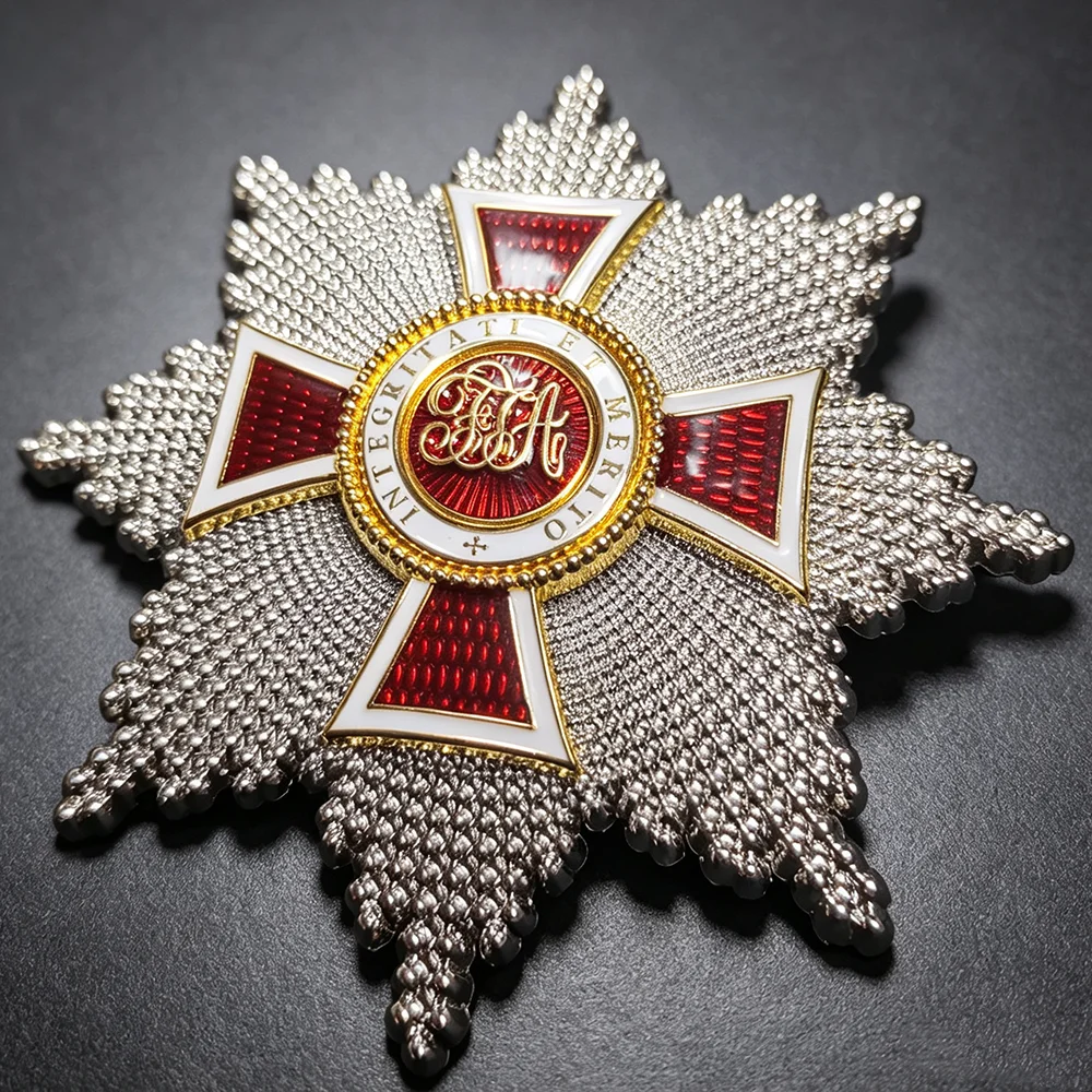 Maltese Cross Shape Pin Medal Alloy Enamel Craftsmanship Saint Anna Order Badge Decoration Craft Gift for Men and Women