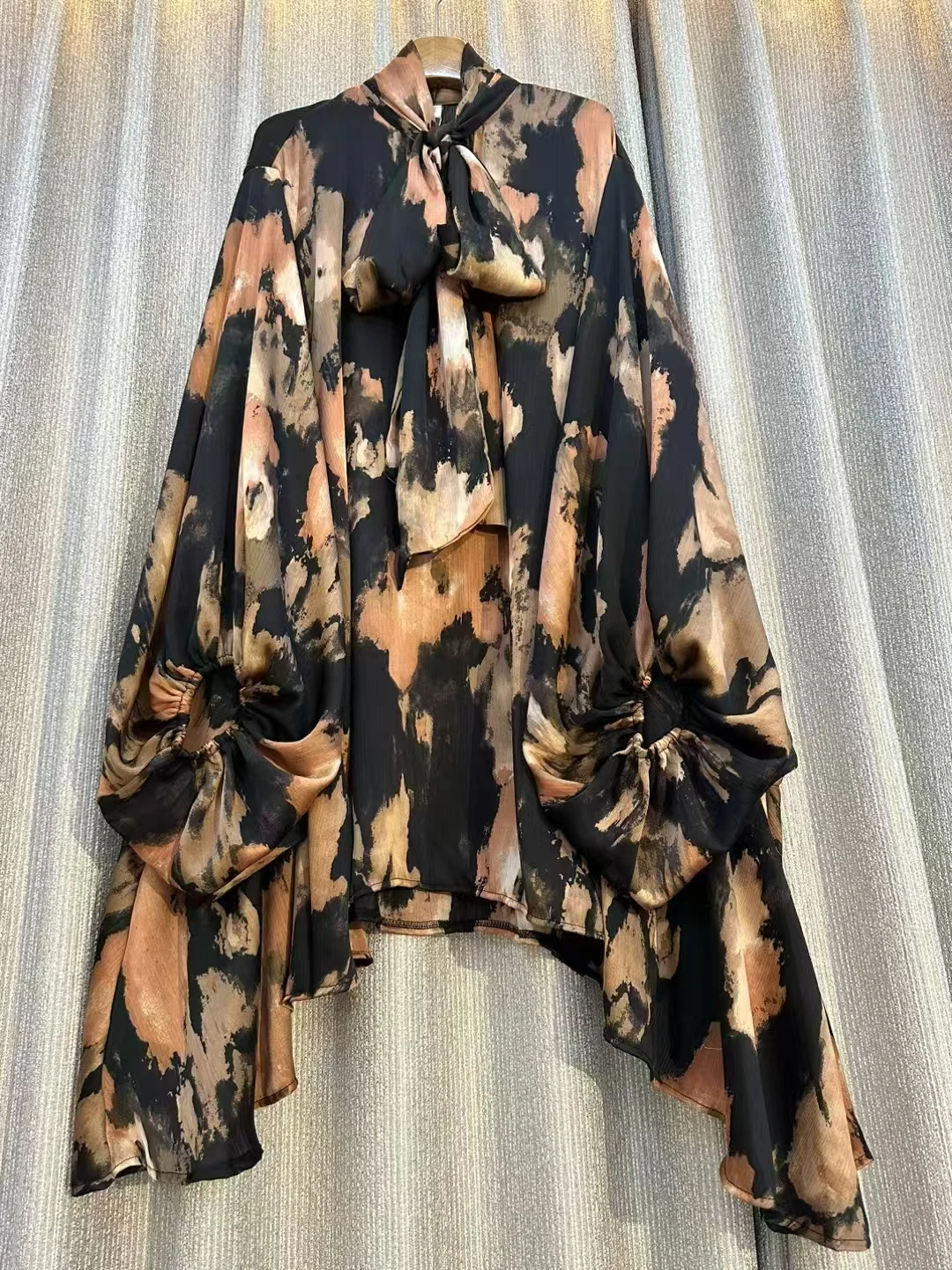 New Asymmetric Chic Fashion Runway Autumn Lace-up Print Casual Blouses Women Bow Elegant Long Sleeve Vintage Loose Clothing