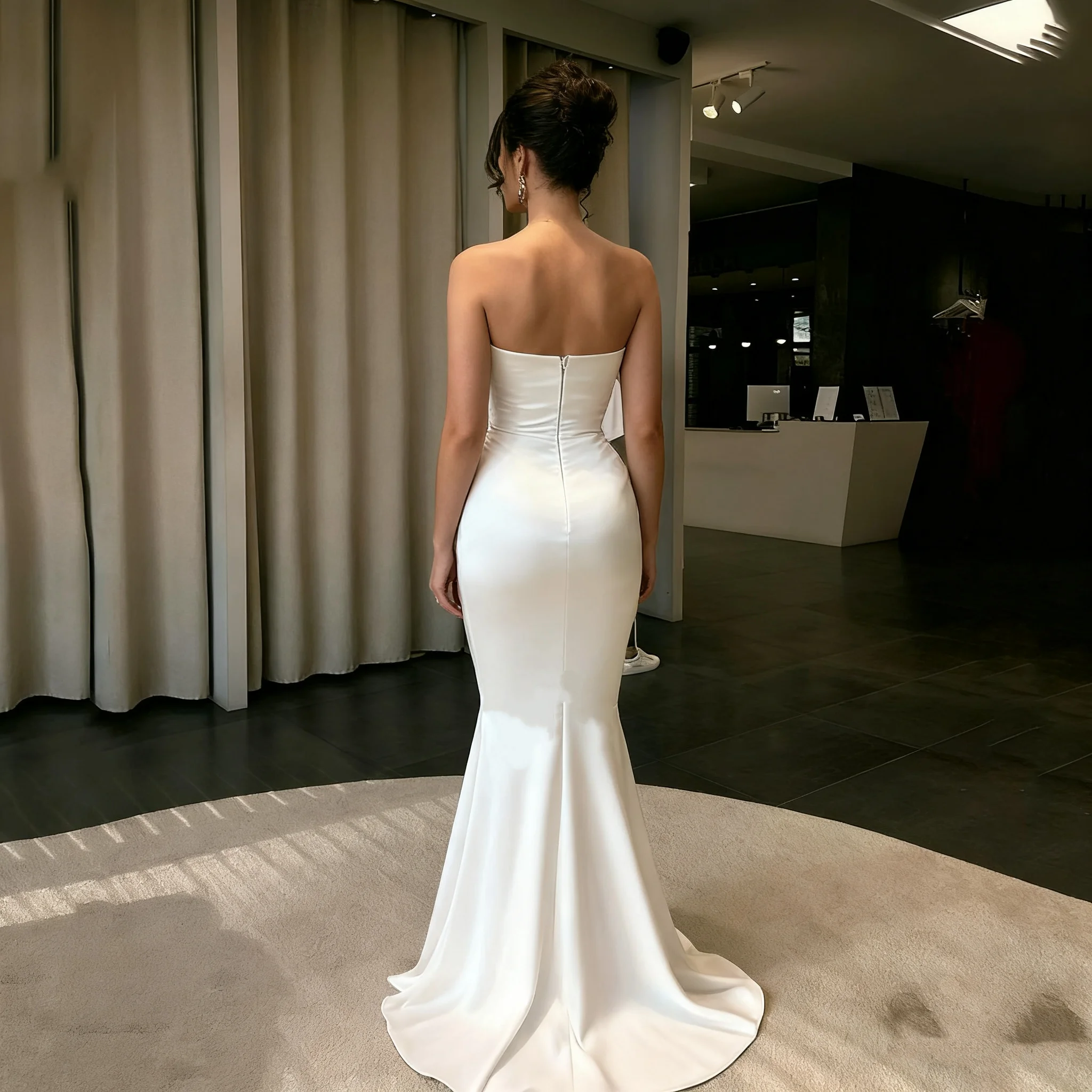 Manloli カスタマイズされたエレガントなストラップレスマーメイドウェディングドレスボヘミアンオフショルダーフロアスタイルホワイトプリーツウェディングドレス