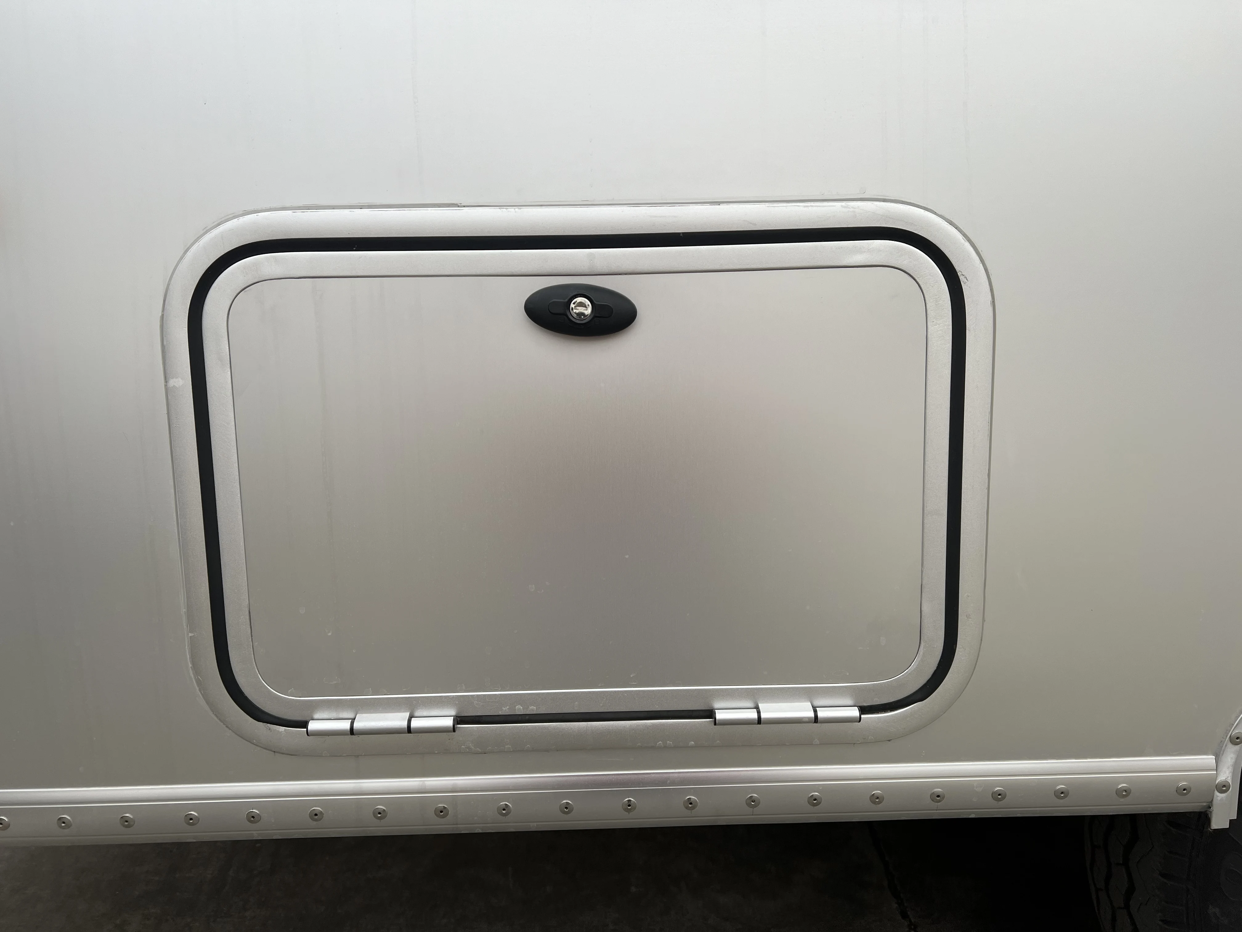 550*500mm New Silver Gray Cabin Door Customized RV Access Door Aluminum Insulation Board