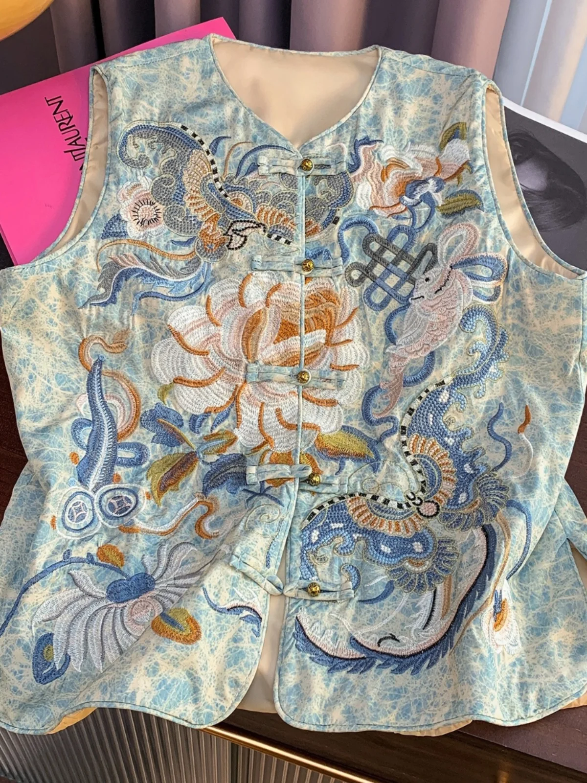 

Новый женский жилет в китайском стиле с тяжелой вышивкой, летний элитный жилет в стиле ретро в национальном стиле на пуговицах, топ-джакет