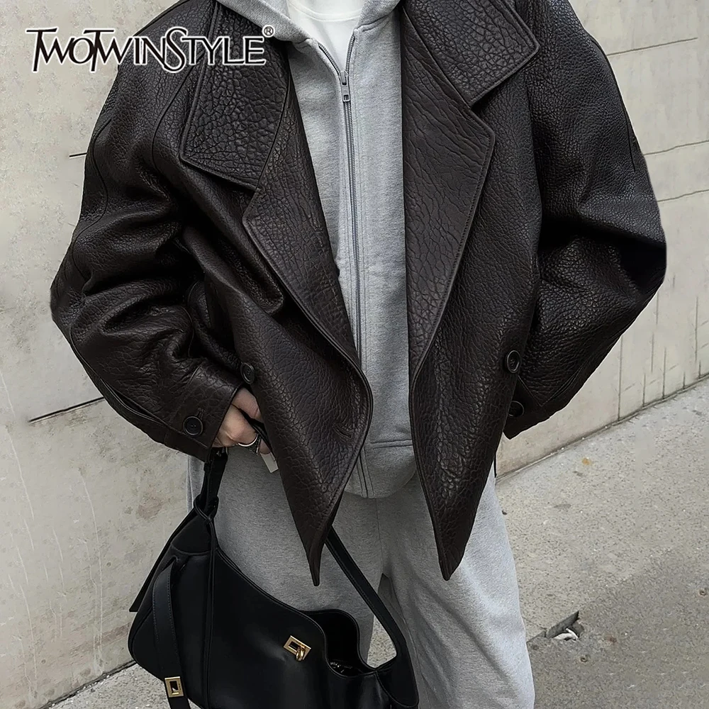 

TWOTWINSTYLE винтажная кожаная куртка высокого класса для женщин с зубчатым воротником и длинными рукавами, двубортное минималистичное женское пальто