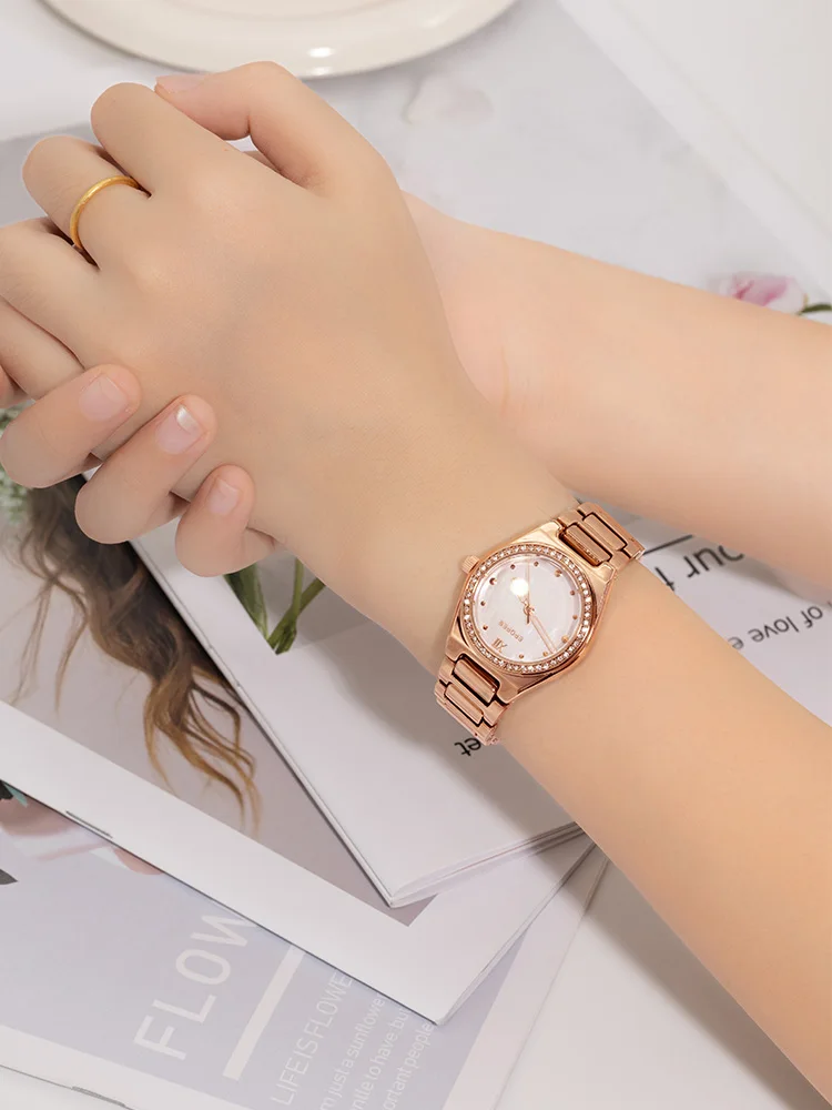 

New Stylish And Sophisticated Round Elegant Women'S WatchLeatherBoundA Luxurious TimepieceA Select Collection Of HighEnd Watches