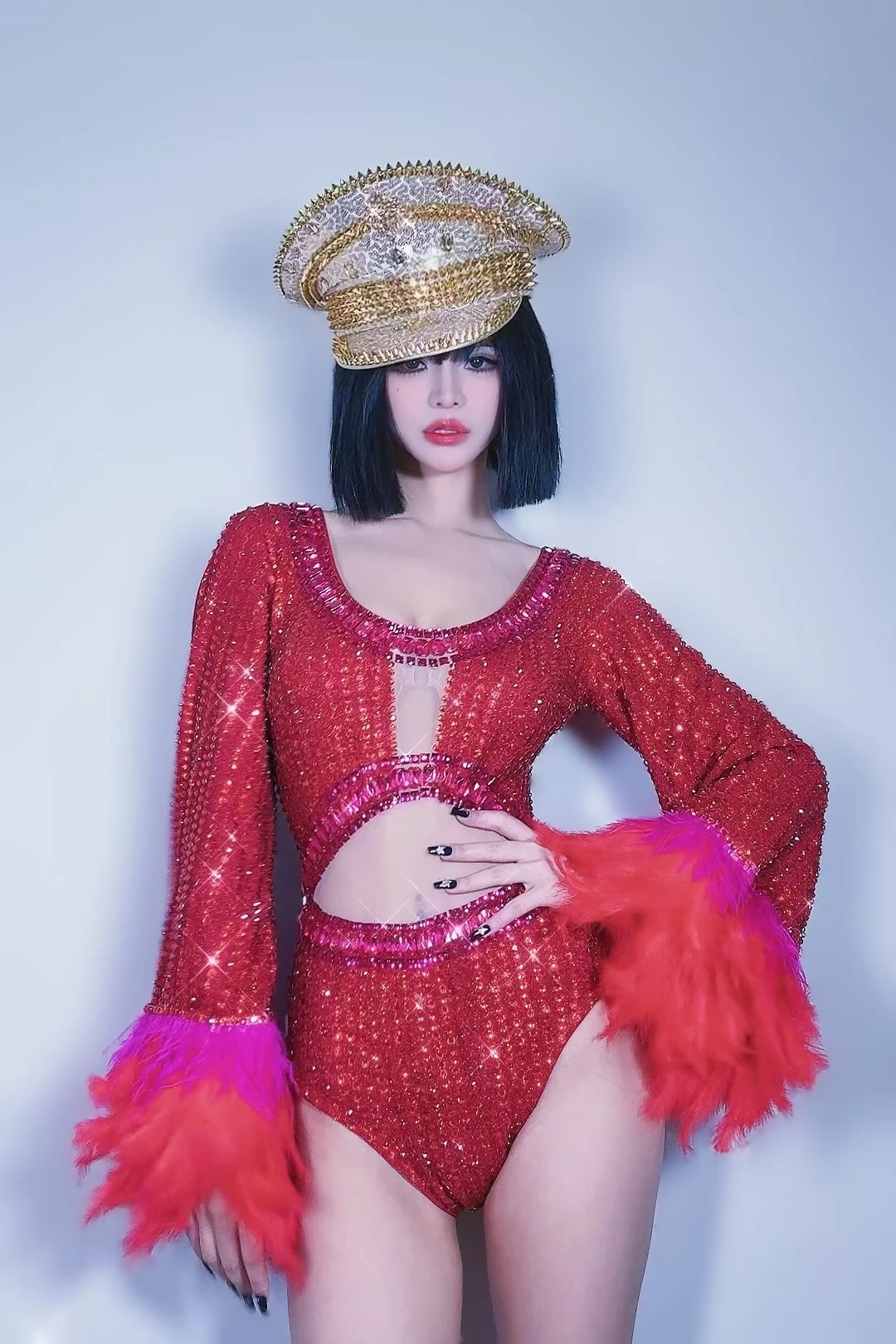 Lieyan, monos elásticos con diamantes de imitación rojos brillantes para mujer, recién llegado, ropa para actuación en fiesta de cumpleaños, disfraz con manga de plumas