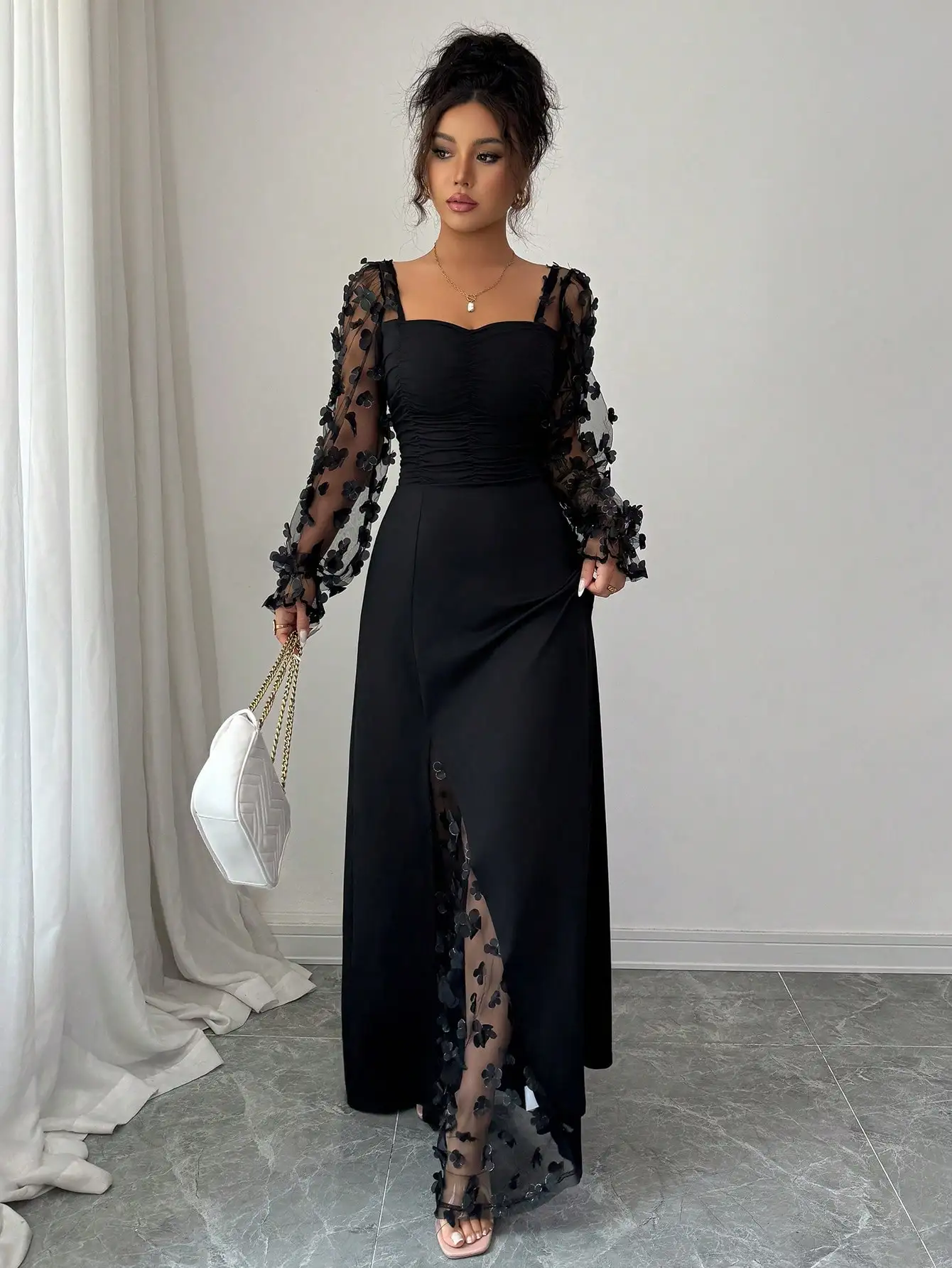 Elegante Abito Lungo Nero con Maniche Lunghe e Applicazioni Floreali, Perfetto per Feste, Matrimoni ed Eventi Formali