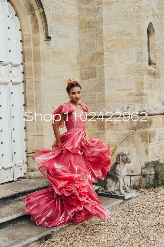 Vestidos De Noiva Sem Costas De Pescoço Quadrado, Roupas Rosa Quente, Ruffles Saia Em Camadas, Castelo De Desossa, Vestido De Noiva Boho