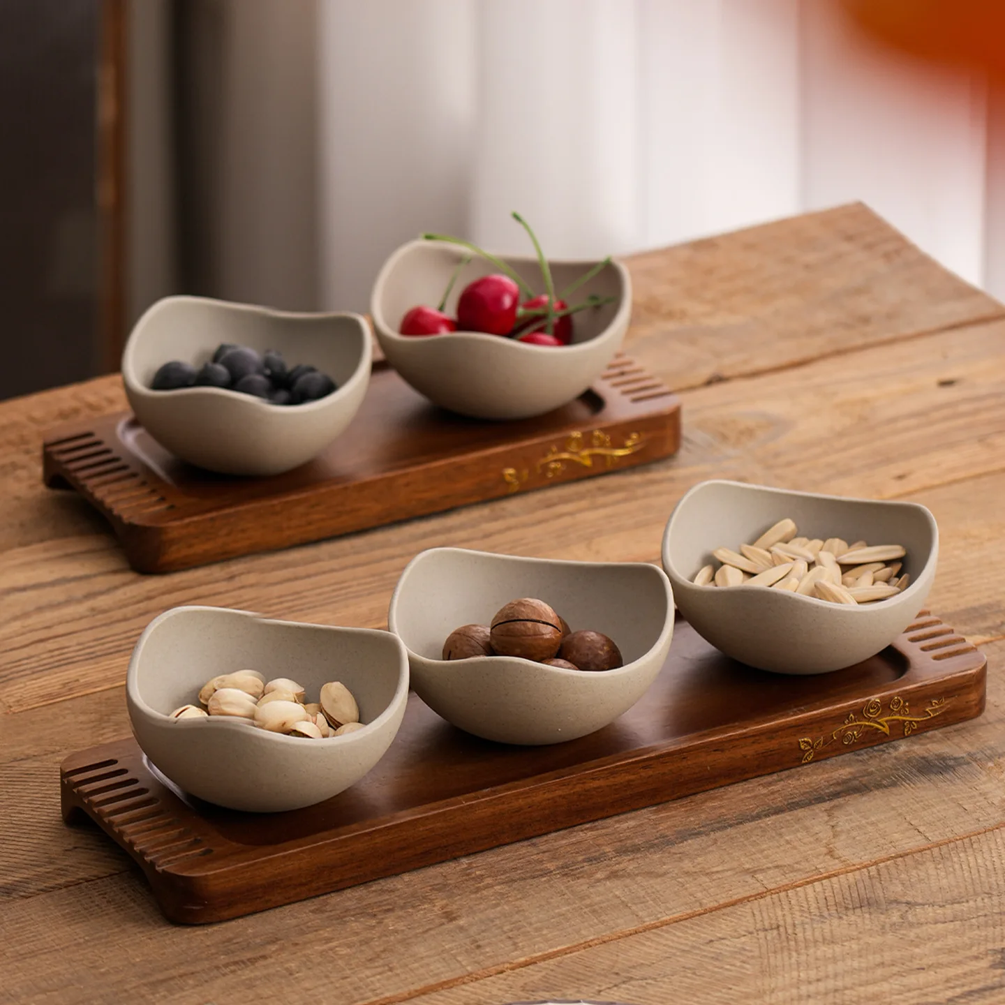snack plate, dried fruit plate, household living room coffee table, refreshments, nuts, candy, snacks, terracotta fruit plate