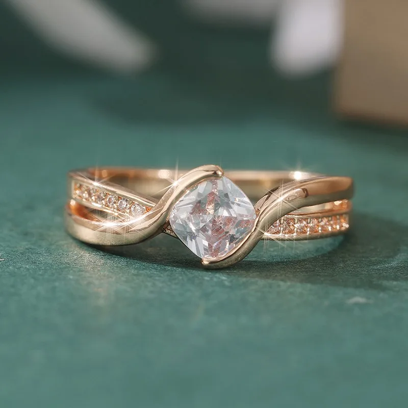 Wunderschöner goldfarbener, mit weißen CZ-Steinen besetzter Damenring, geometrischer Schmuck für den täglichen Gebrauch, Partyschmuck – Detail 1