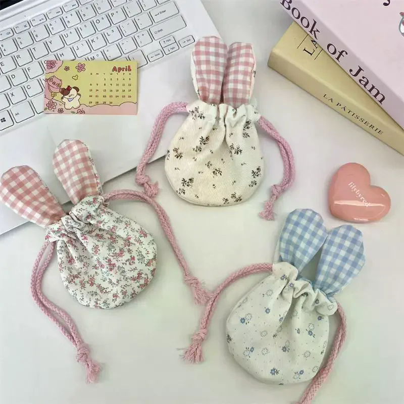 Charming Bunny Ear Flower Corsage Pull-Tie Storing Pouch, Compact Lipstick Carrying Bag for Outdoor Use
