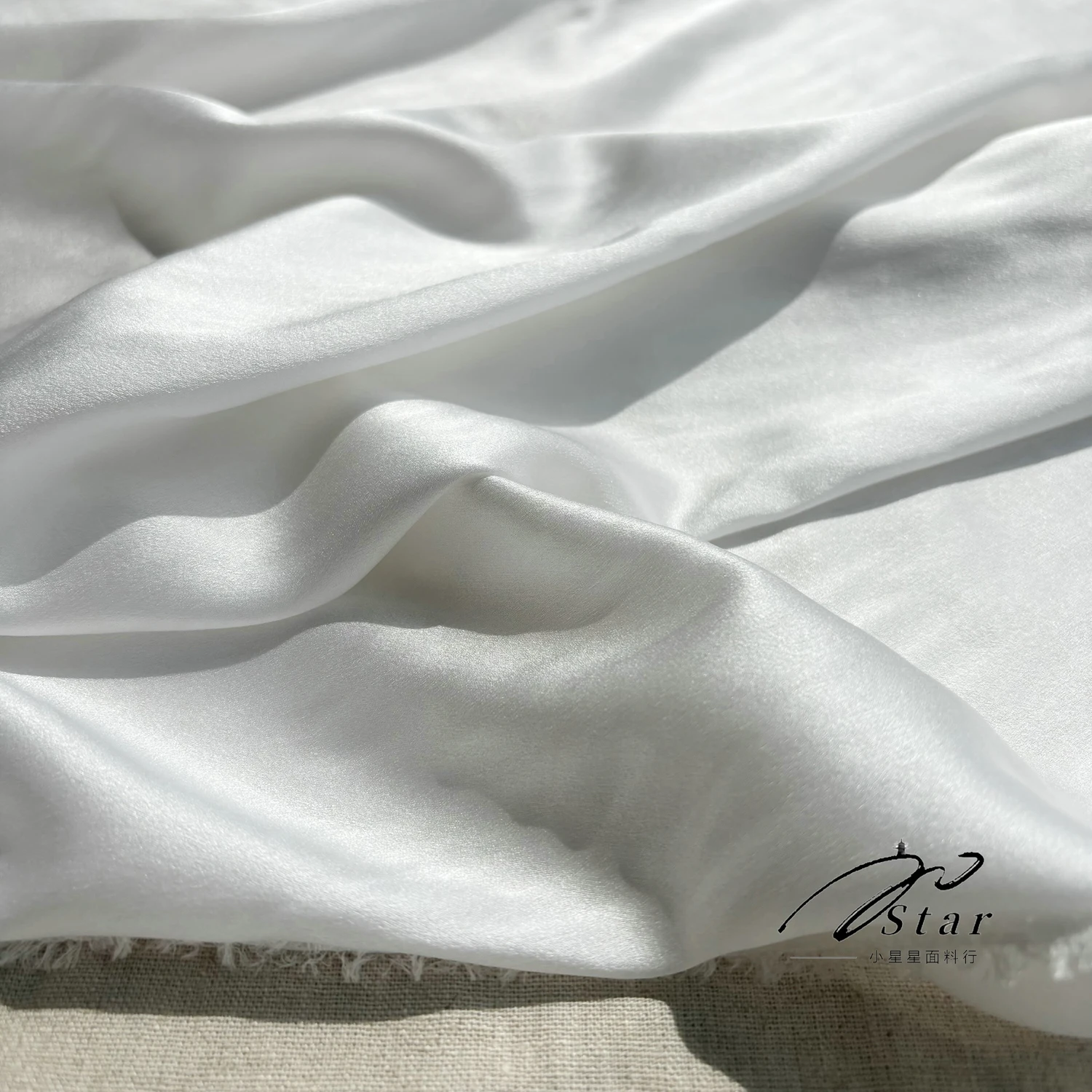 Silkworm Silk Satin 16 Momme Pure Silk Stretch Satin Fabric Solid Color White Glossy Pajamas Pillowcase Cheongsam Cloth