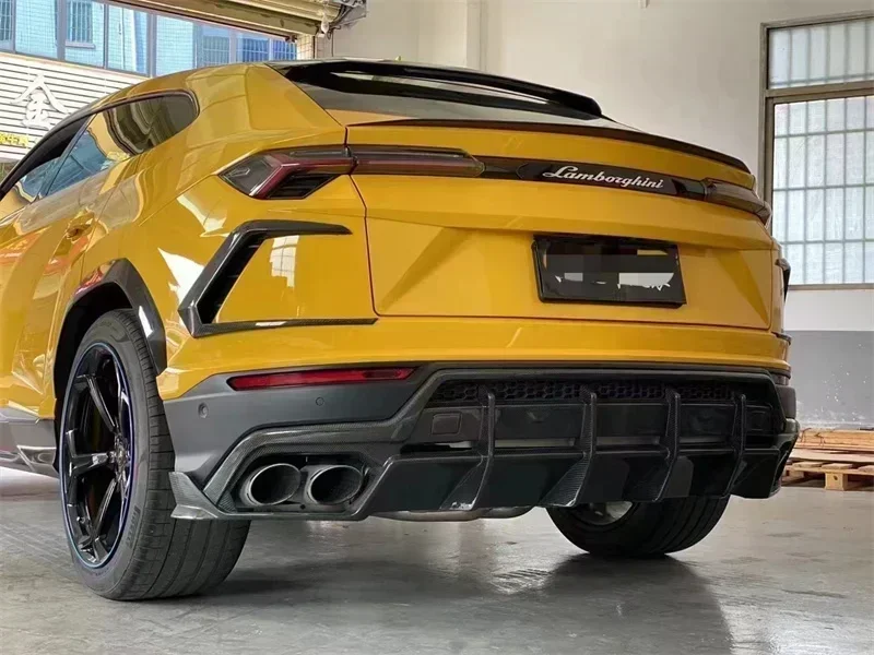 طقم هيكل السيارة من ألياف الكربون الجافة بالكامل من TopCar لامبورغيني URUS