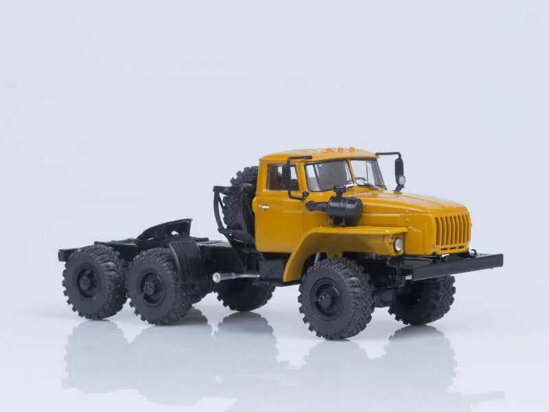 NEW EAC AUTOHISTORY 1 43 URAL 44202-0311-31 Truck TRACTOR Diecast model for collection gift