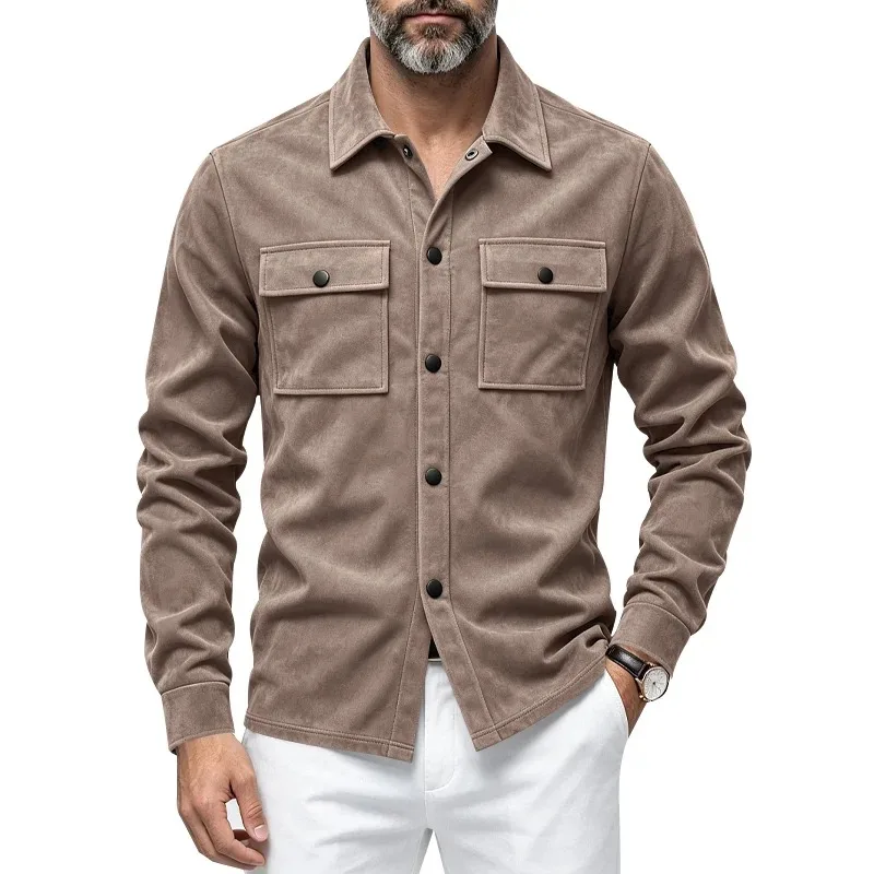 Herren-Freizeitjacke aus Kunstwildleder mit Kragen, langen Ärmeln, Knopfleiste vorne und Brusttaschen, geeignet für Frühling und Herbst. – Detail 3