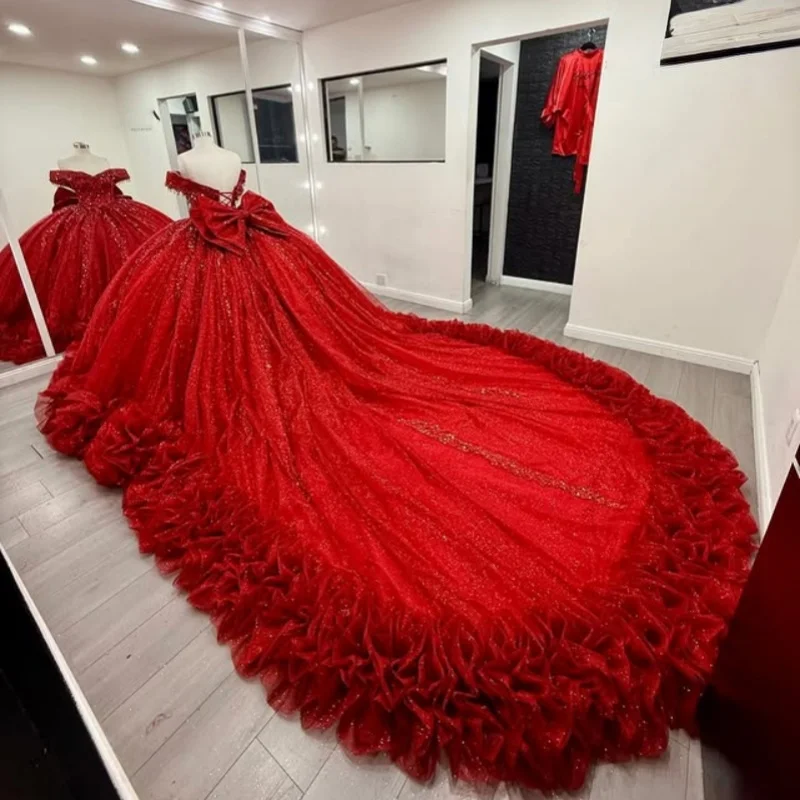 Abito Quinceanera rosso lucido cristallo Volant in pizzo Decalcomania con paillettes Decalcomania Coda lunga Fiocco Abiti da 15 Quinceanera ﻿ Personalizza