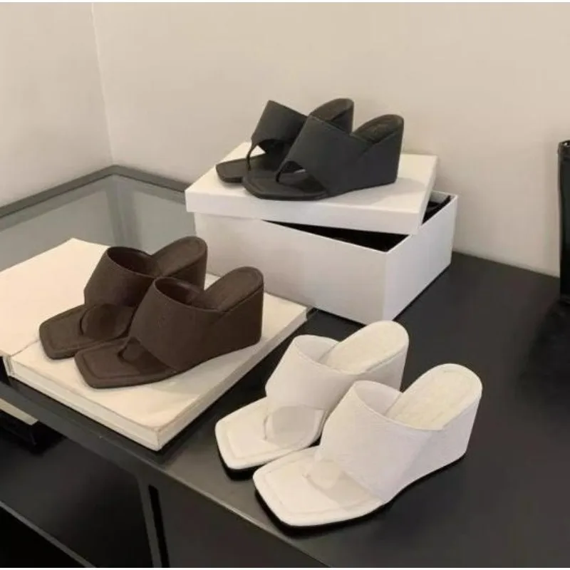 

2026 Spring and Autumn New Style Slimming Slope Heel Korean Version Bare Toe Flip Flops Cool Slippers Sandals