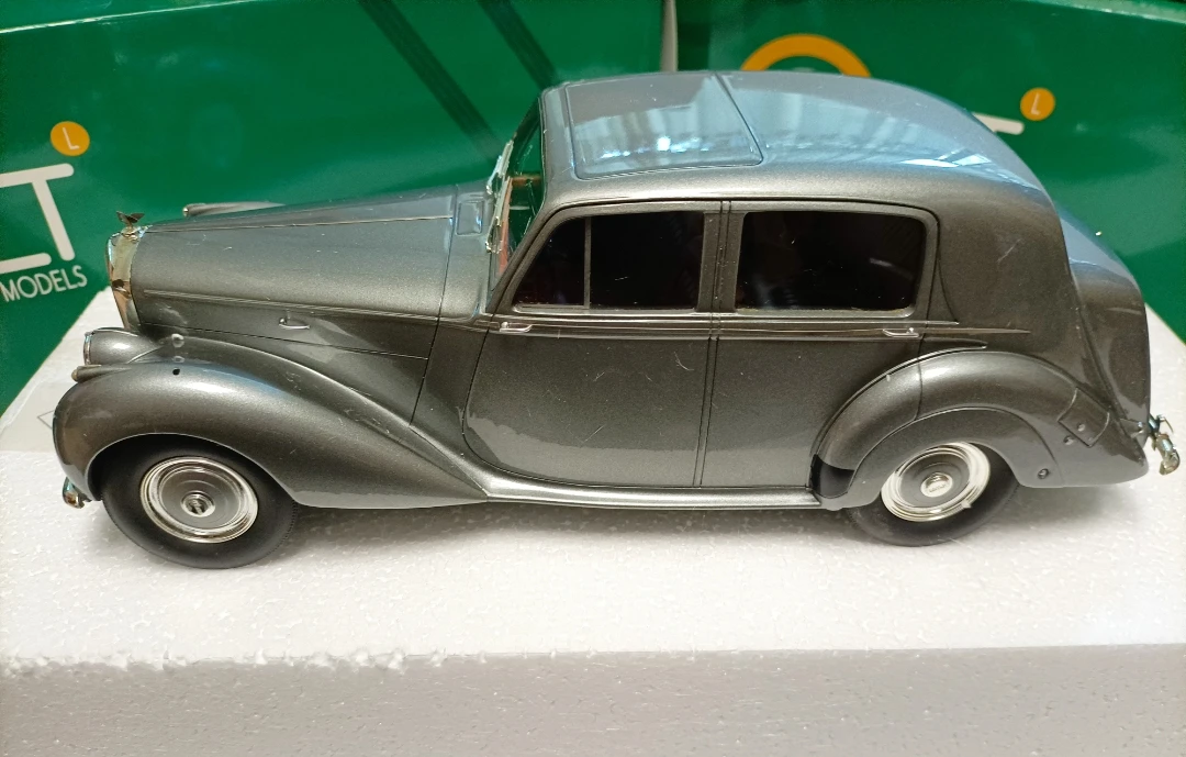 Cult 1:18 MK VI Berlina coche Vintage simulación edición limitada resina Metal estático coche modelo juguete para regalo